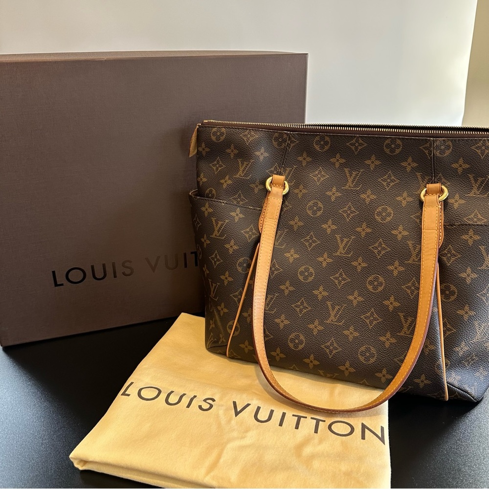 Louis Vuitton Monogram Totally MM